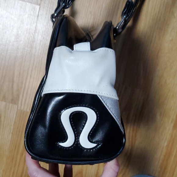 🍋sold🍋Lululemon purse - Picture 4 of 11